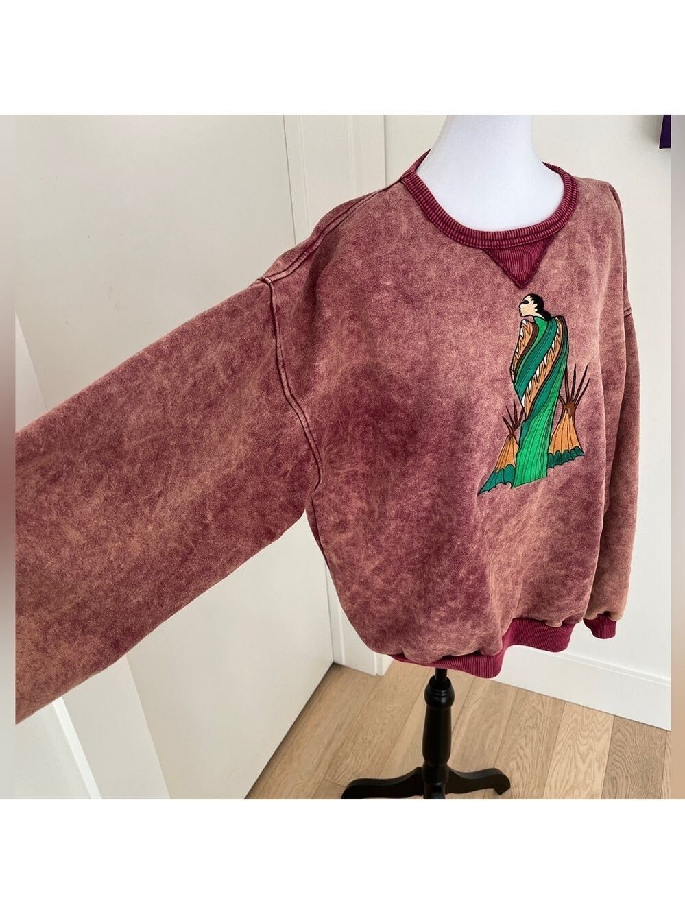 VINTAGE Fuzzy Stonewash Sweatshirt Indigenous Embroidered Design Made Canada - Picture 6 of 16